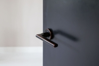 Inspiratie voor het combineren van raambeslag met zwart deurbeslag