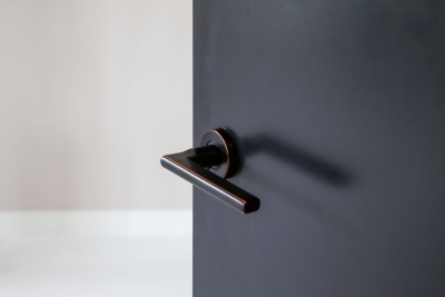 Inspiratie voor het combineren van raambeslag met zwart deurbeslag