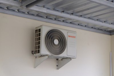 Die voorgevulde airco mag je toch niet zelf aansluiten